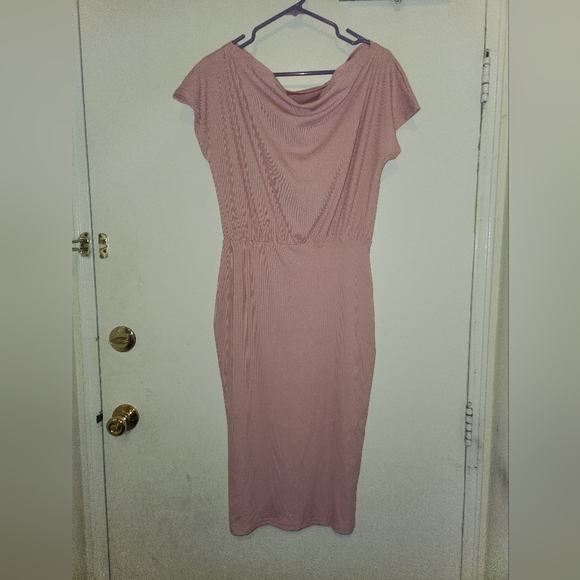 Soft pink bodycon dress - Picture 1 of 6